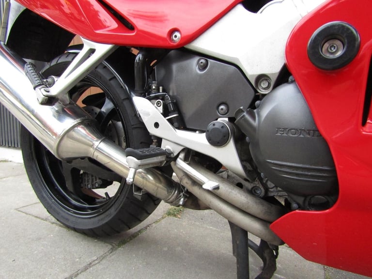 HONDA VFR 800 * LOW MILEAGE 12,000 * WITH BOX * AMAZING CONDITION *YEARS MOT *