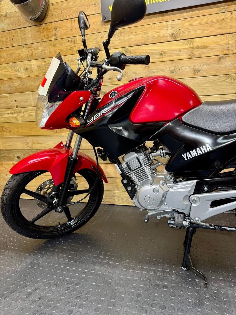 Yamaha YBR125 YBR 125 / 2016 model / JUST 832 MILES!
