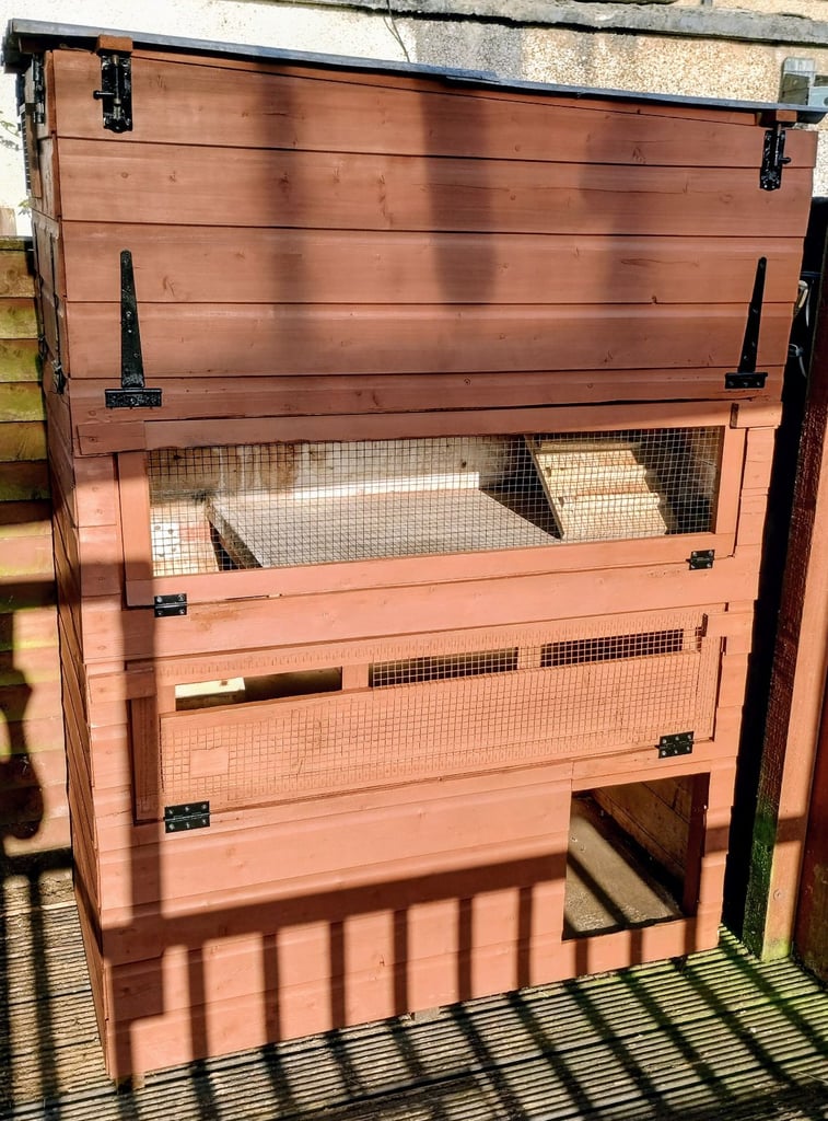 Rabbit, Hen, Banty or Guinea Pig hutch / coop