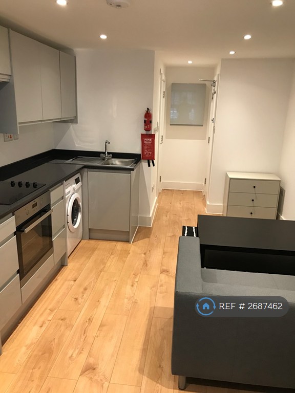 Studio flat in Barking Road, London, E6 (#2687462)