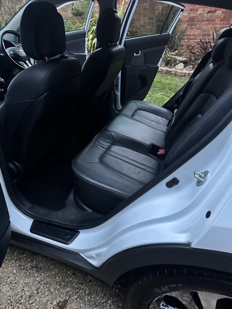 2013 Kia Sportage 1.7 CRDi ISG 3 5dr [Sat Nav] ESTATE Diesel Manual