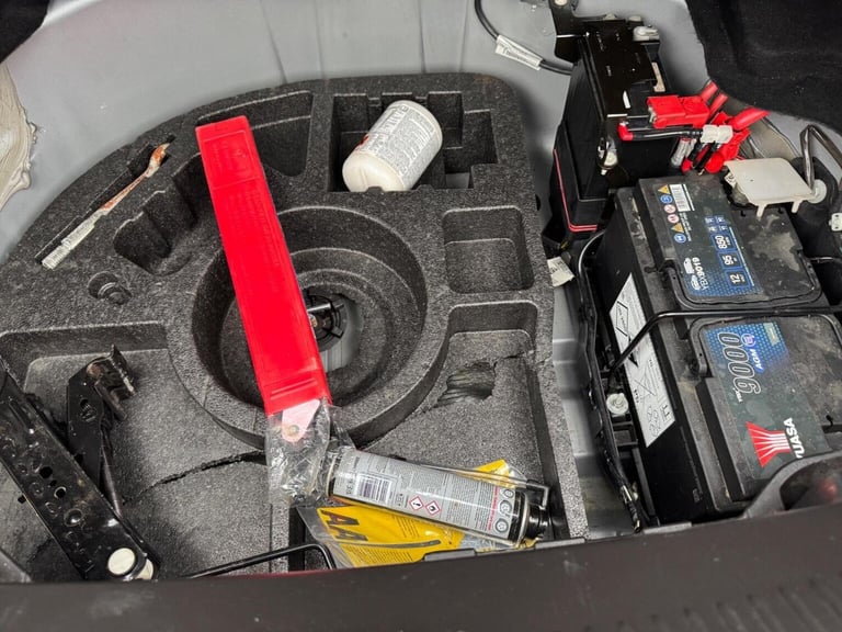 JAGUAR XF 2.2d Luxury Auto Euro 5 (s/s) 4dr 2011