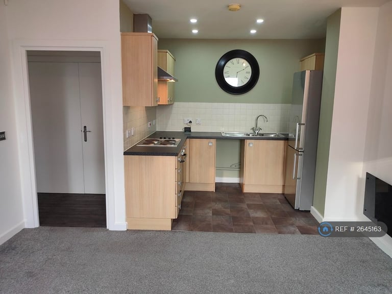 2 bedroom flat in Pine Street, Aylesbury, HP19 (2 bed) (#2645163)