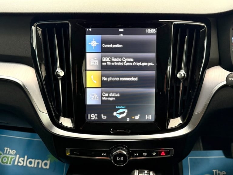 2019 68 VOLVO V60 2.0 D4 MOMENTUM ESTATE 5DR DIESEL AUTO EURO 6 (S/S) (190 PS) D