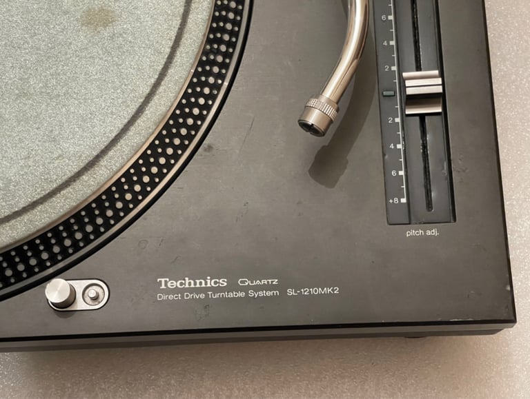 Technics SL 1210 MK2 Direct Drive Turntable 