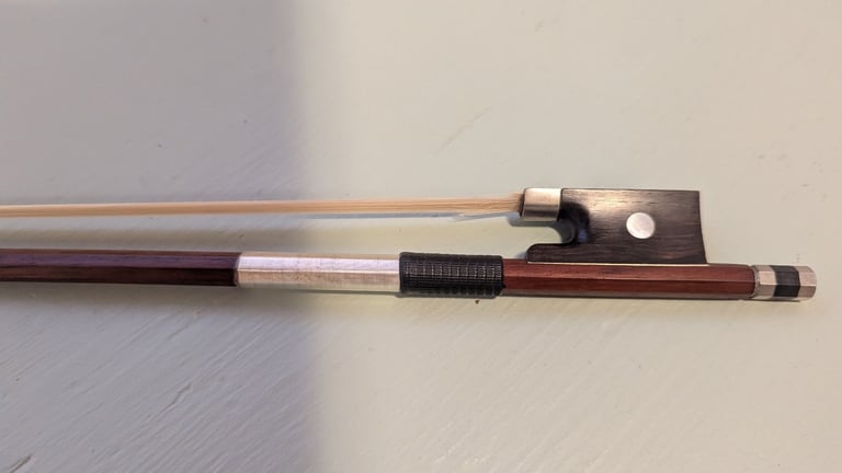Full size violin bow 