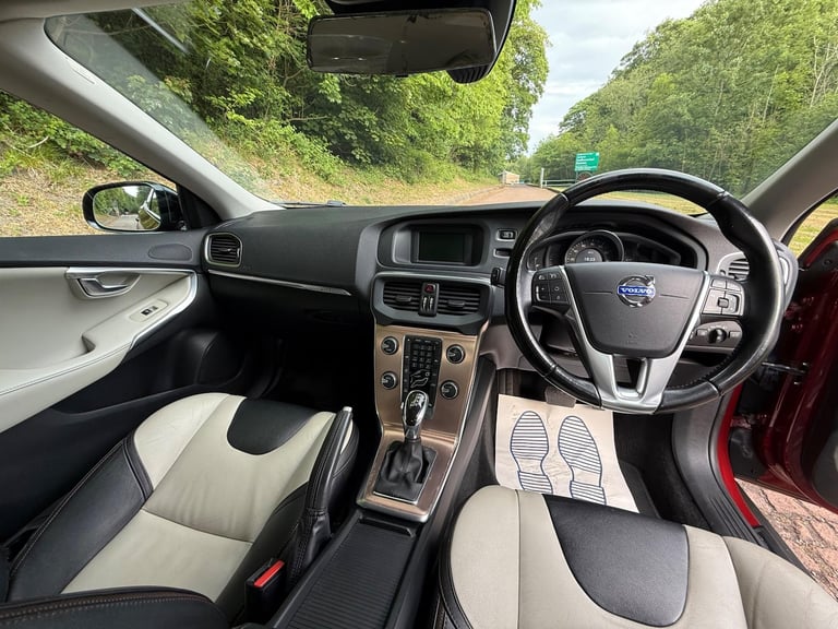 2014 Volvo V40 Cross Country 1.6 D2 Lux Powershift Euro 5 (s/s) 5dr HATCHBACK Diesel Automatic