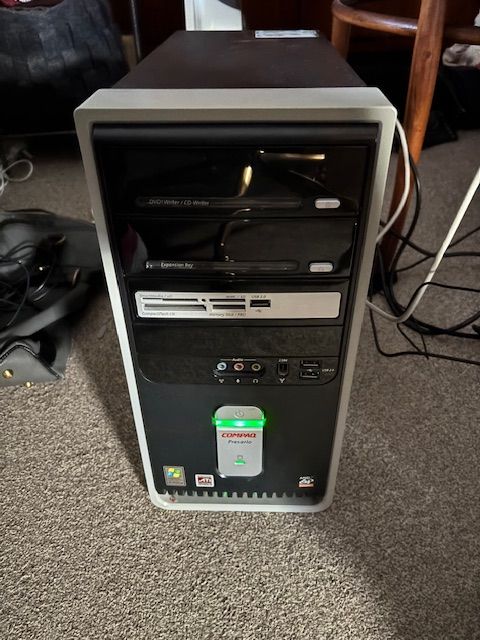 Compaq Presario Desktop PC Case Pentium 4 Processor 2GB RAM USB Ports Exc Cond