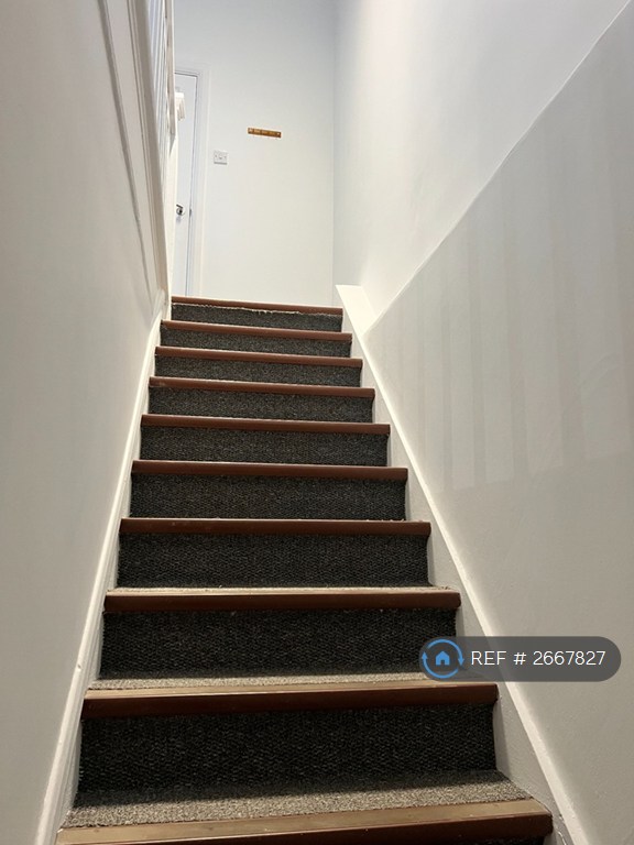 2 bedroom flat in London Road, Westcliff-On-Sea, SS0 (2 bed) (#2667827)