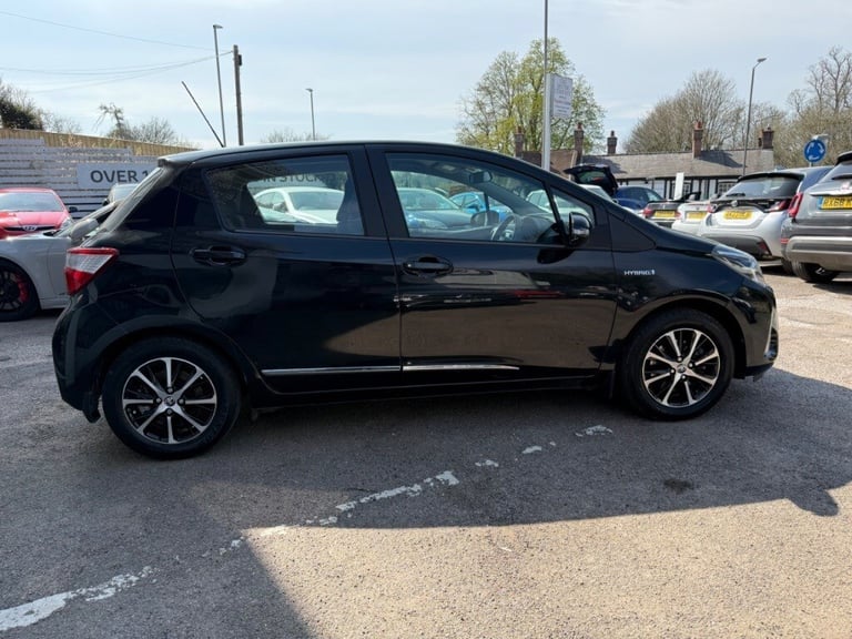 Toyota Yaris 1.5 Hybrid Icon Tech 5dr CVT -NAV - PARKING SENSORS - REAR CAMERA