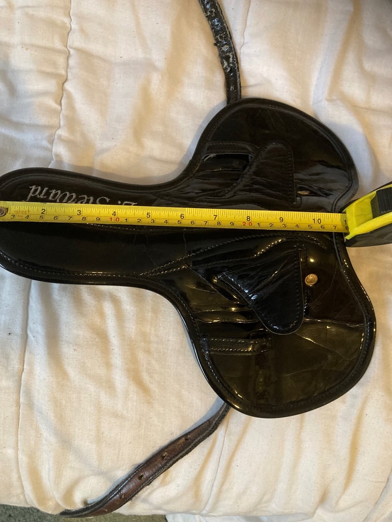 Italian lightweight horse racing saddle 