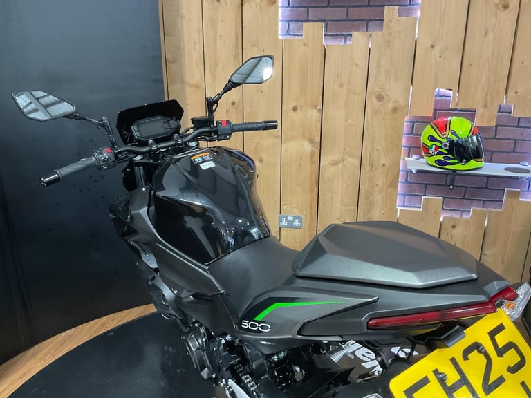 Kawasaki Z500 Performance 2025 just 1135 Miles and One Owner! FREE UK DELIVERY!