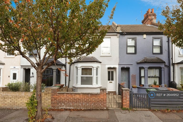 2 bedroom house in Goldsmith Road, London, E17 (2 bed) (#2644952)