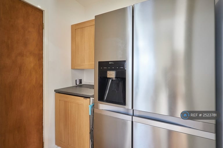 2 bedroom flat in Fairways Court, Hinckley, LE10 (2 bed) (#2523781)