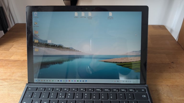 Microsoft Surface Pro 7 Plus - laptop / tablet, 8Gb 256Gb i5-1135g7 - with PSU and keyboard, VGC 