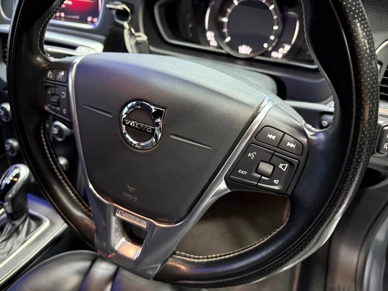 Volvo V40 D3 R-DESIGN PRO
