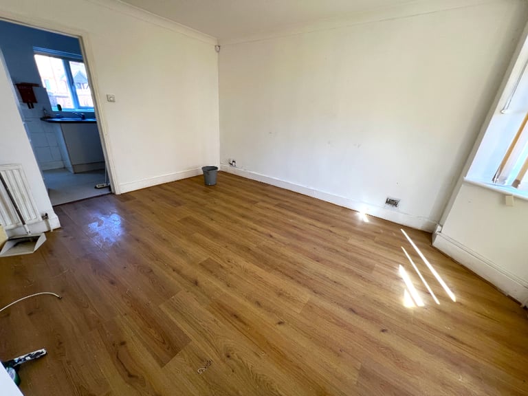 3 Bedrooms Terrace house for rent very close to Dagenham East Station