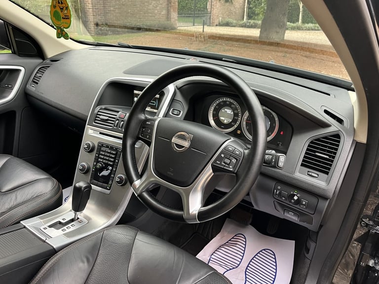 VOLVO XC60 2.4 D5 SE Lux 2011