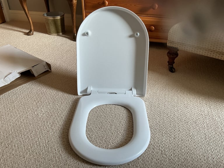 Brand New Luxury Soft Close Toilet Seat - Never Used