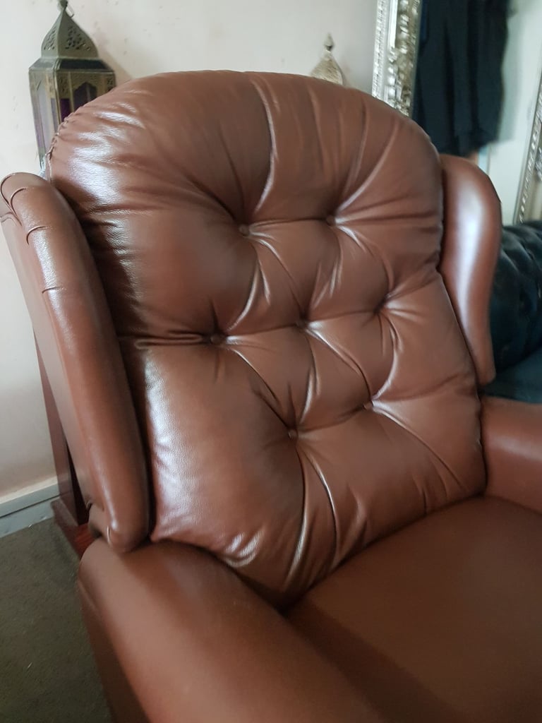 Ex Large Comfy Leather recliner Armchair FREE Delivery