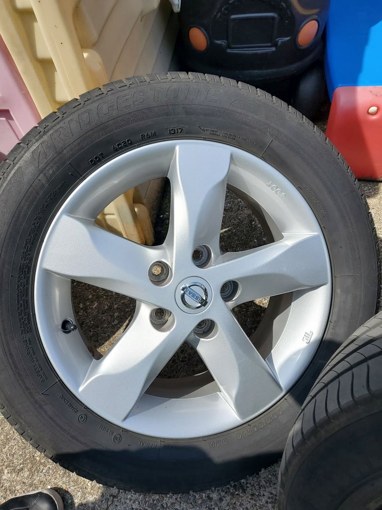 image for Nissan juke 16 alloys n tyres