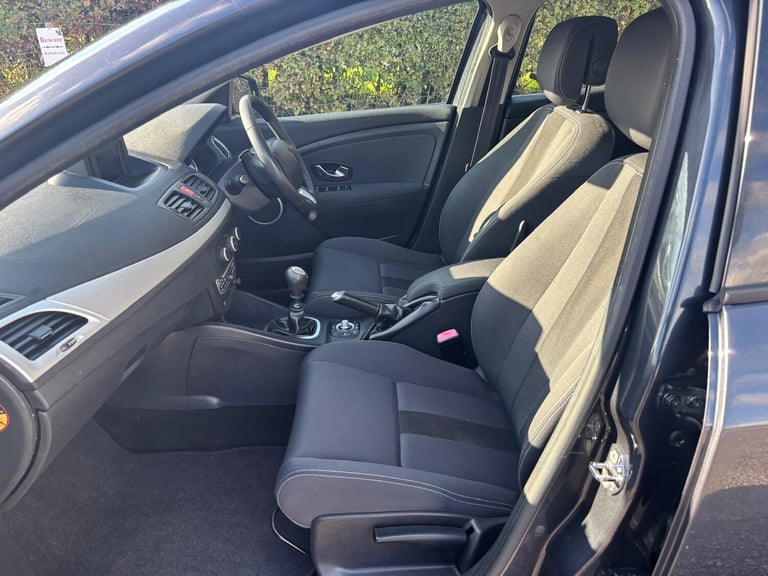 2011 Renault Megane 1.6 16V 110 Dynamique TomTom 5dr HATCHBACK Petrol Manual