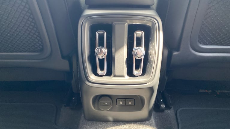 2024 Volvo XC40 2.0 B4P Plus Dark 5dr Auto Petrol Estate Estate Petrol Automatic