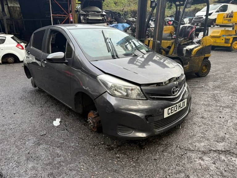 TOYOTA YARIS 2013 1.3 PETROL BREAKING FOR PARTS