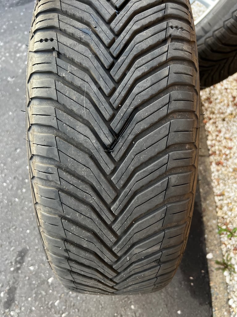 BMW 380 wheels and Michelin Crossclimate 2