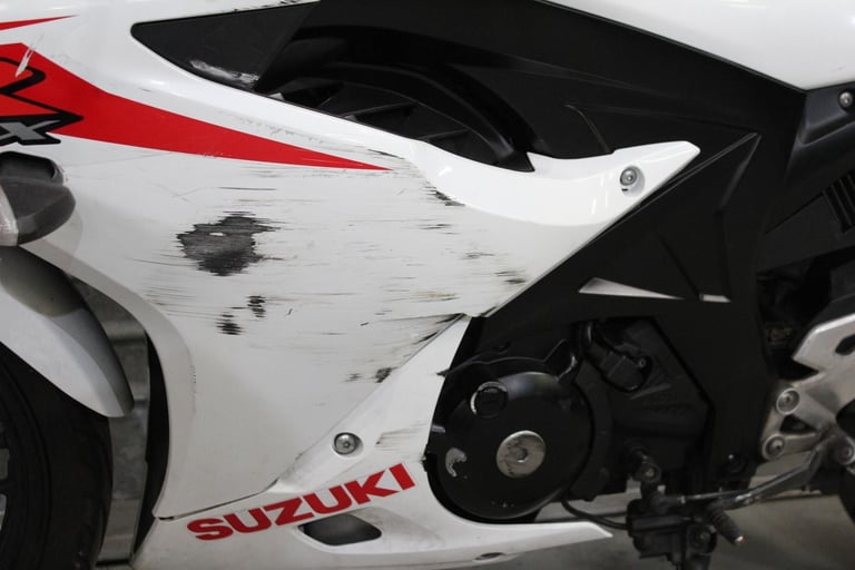 2019 69 SUZUKI GSXR 125 ABS GSX-R125 LEARNER LEGAL TRADE SALE WHITE 14K NEW MOT