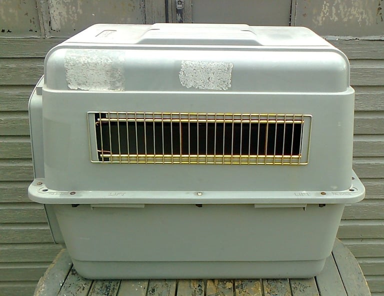 ‘Dog Cage/Crate/ Transport box, No Text Please, Large, heavy duty, 2'9 long, 2'1 high, 1'11 wide