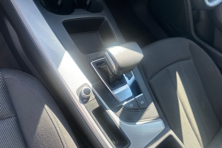  Audi A4 Saloon 2.0 Tfsi 35 Technik Saloon 4dr Petrol S Tronic Euro 6 s/s 150 Ps