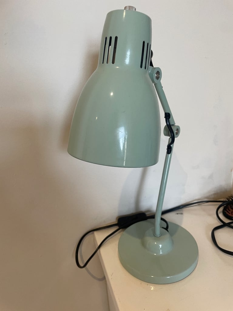 image for 2 x bedside lamps 