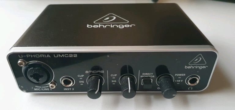 behringer u-phoria UMC22 usb audio interface