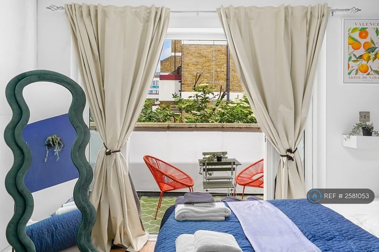 Studio flat in Roman Road, London, E3 (#2581053)