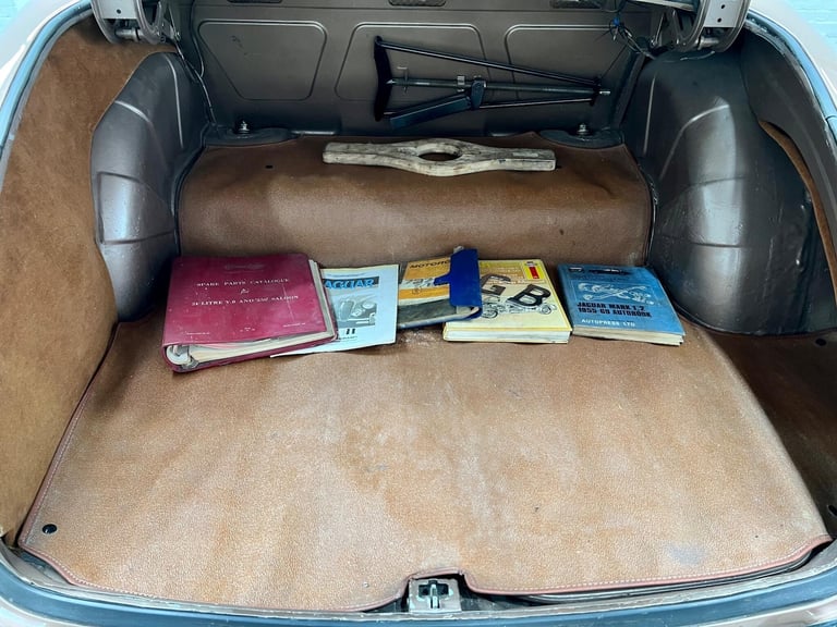 1965 Daimler V8 Petrol Automatic