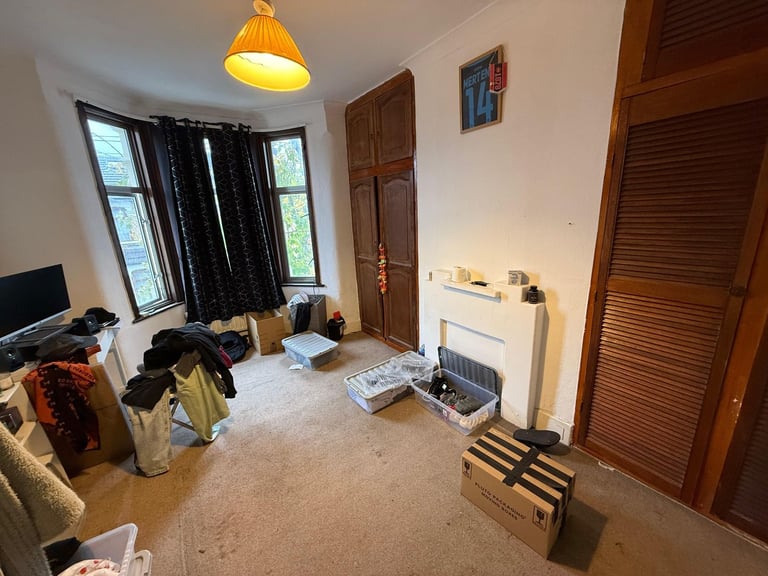 G8 Properties are pleased to offer this beautiful 4 bedroom house, on Beaconsfield Road, E10 5RD