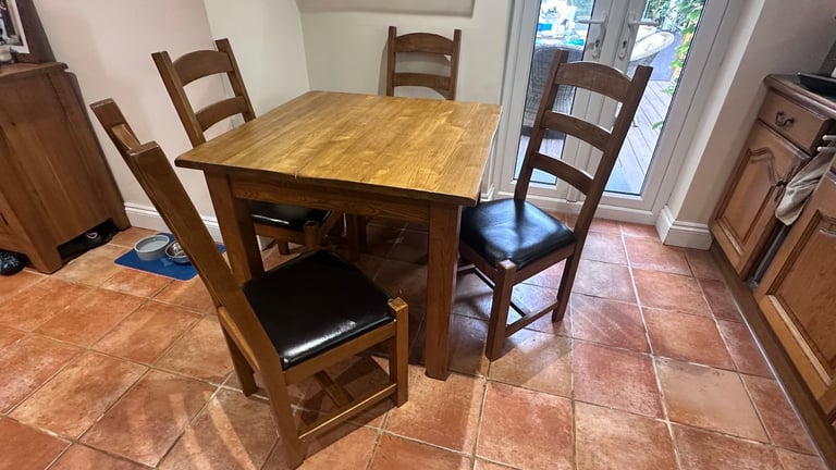 image for Solid Oak Dining Table & 4 Chairs – Excellent Condition