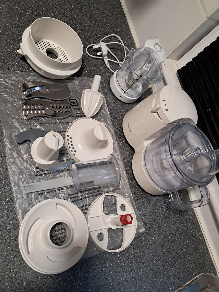 £30 (NO LESS)BRAND NEW CONDITION FOOD PROCESSORS EVERYTHING THERE AS SEEN 