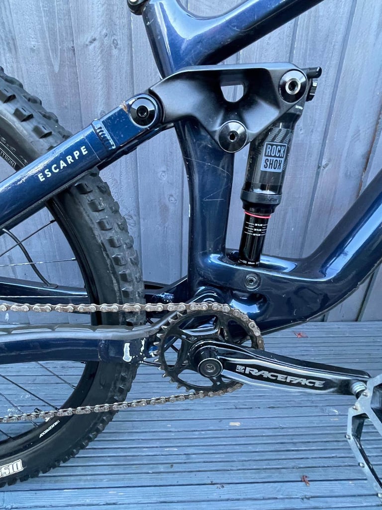 2022 Vitus Escarpe 27 CR mountain bike in velocity blue. 