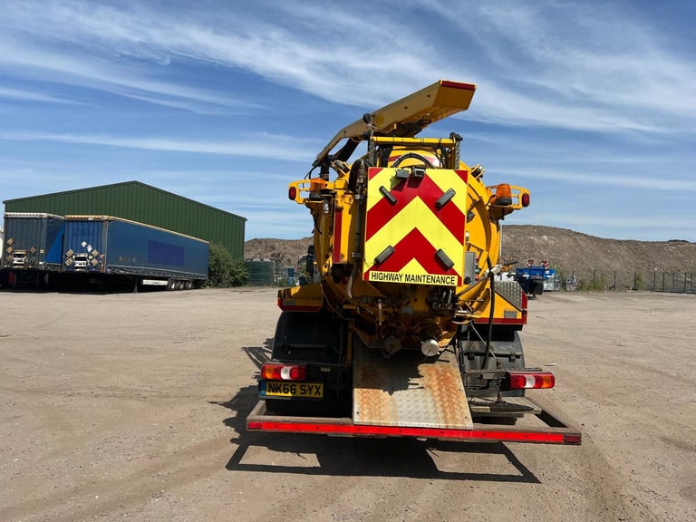 Mercedes-Benz ECONIC 1830 