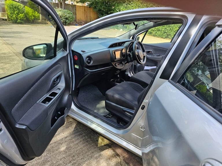 2018 Toyota Yaris 1.5 VVT-h Icon Tech E-CVT Euro 6 (s/s) 5dr Hatchback HYBRID ELECTRIC Automatic