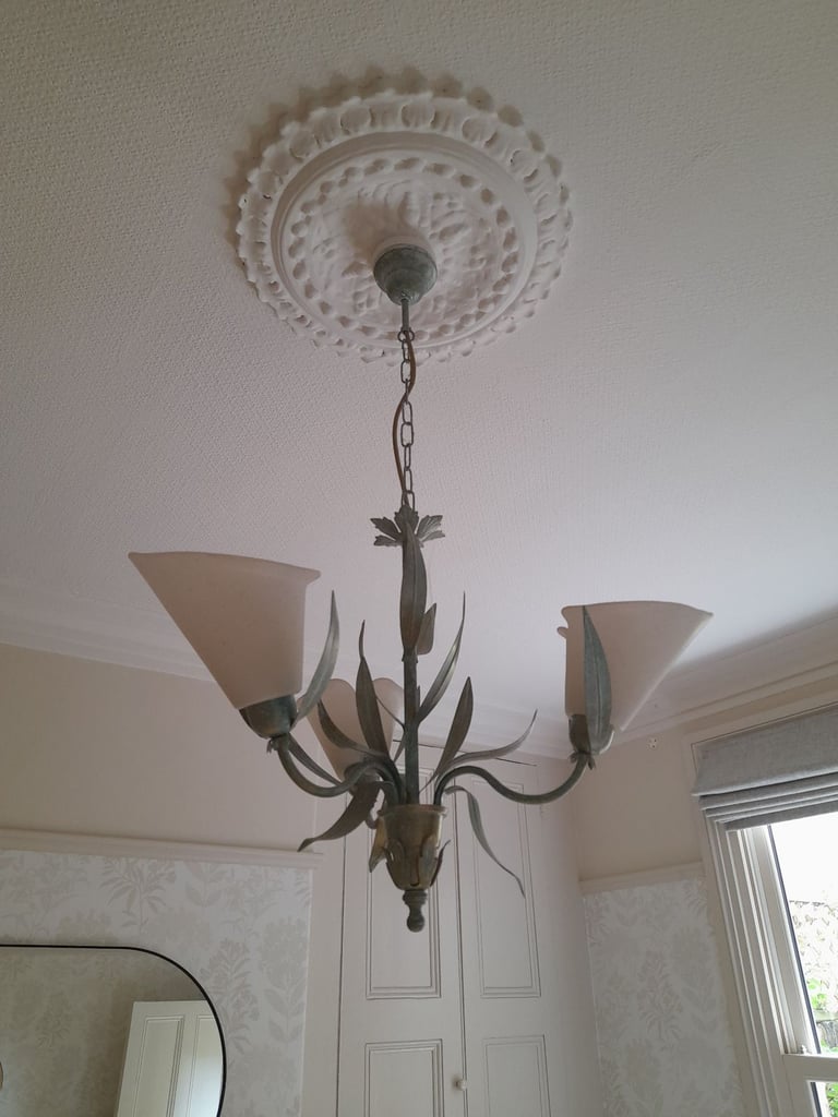Ceiling pendant light fitting