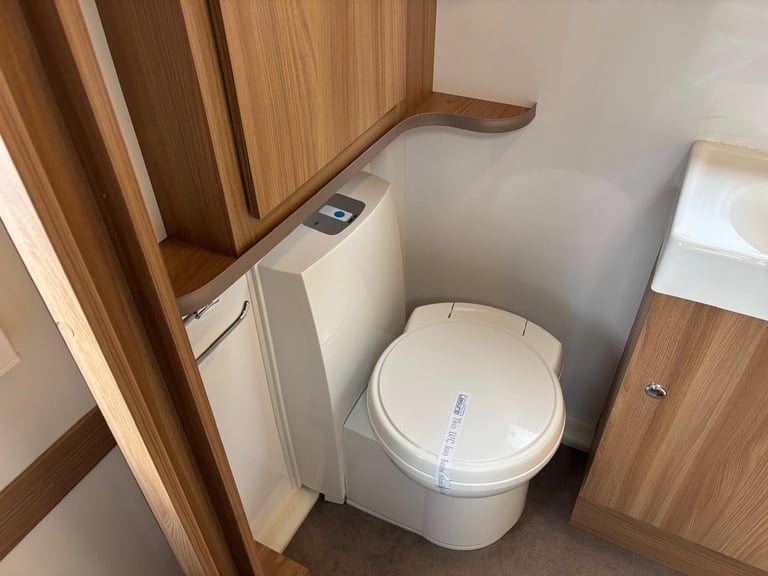 2017 BAILEY PEGASUS BRINDISI, 4 BERTH WITH ISLAND BED, NEW MATTRESS