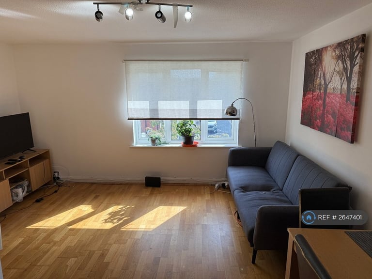 1 bedroom flat in St Gregory Close, Ruislip, HA4 (1 bed) (#2647401)