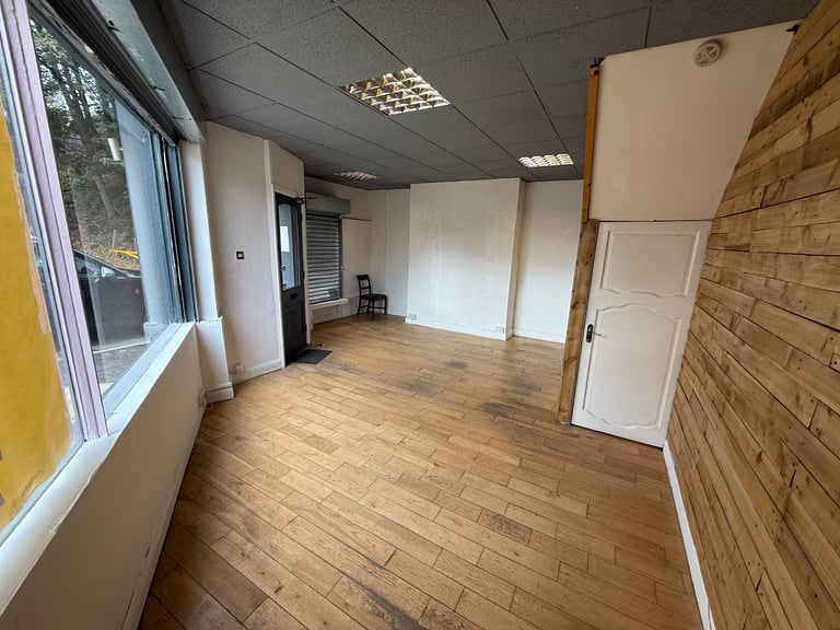 SHOP TO RENT IN HALIFAX HX1 1XQ