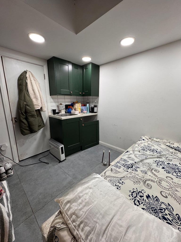 🌿 Lovely Double Room for Couple or 2 Girls – All Bills Included (£850) – E6 3LF 🌿  