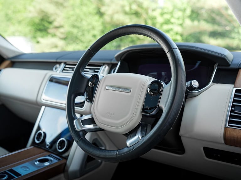  Land Rover Range Rover 5.0 P525 V8 Autobiography Auto 4WD Euro 6 (s/s) 5dr Petrol Automatic
