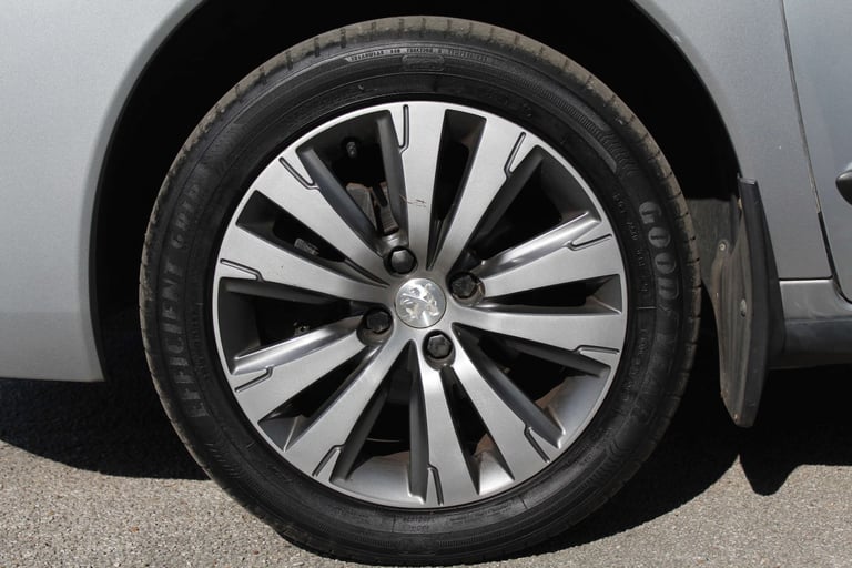 2015 Peugeot 3008 1.6 3008 Active e-HDi Semi-Auto 5dr SUV Diesel Automatic