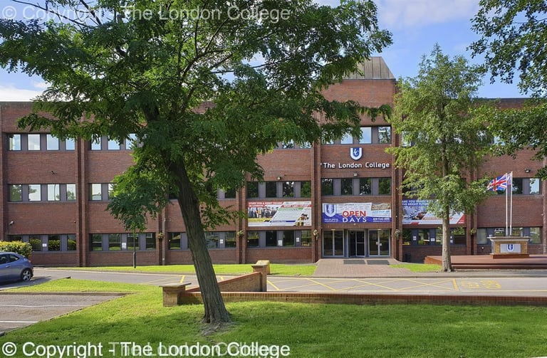 Free Functional Skills English & Maths (21+ years old) – Entry to HNC/HND or Degree Study